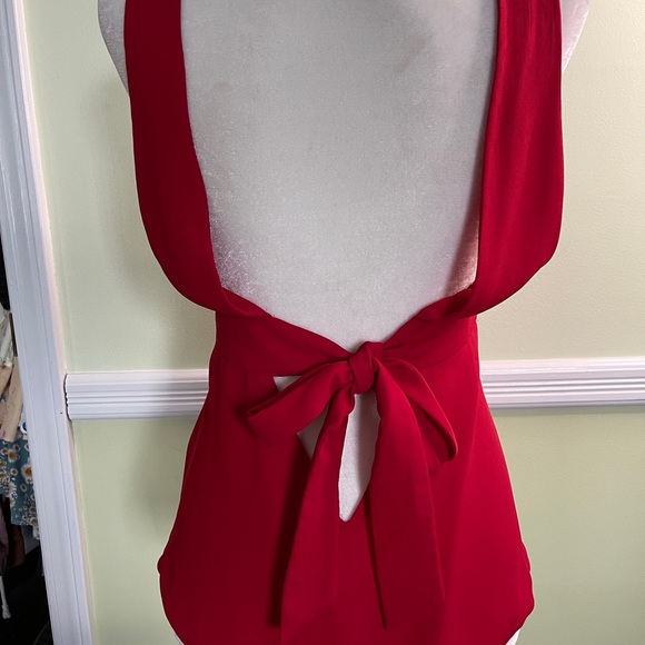 Sleeveless Blouse with Tie - Picture 3 of 7